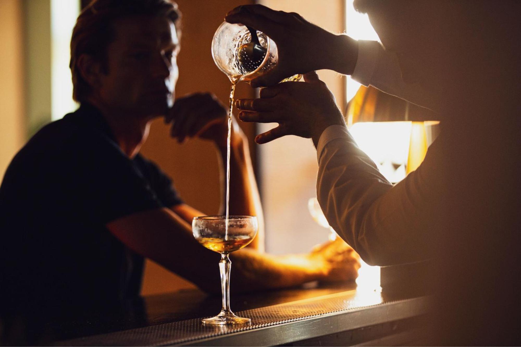 Domes Lake Algarve, Autograph Collection Vilamoura Kültér fotó A bartender preparing a cocktail