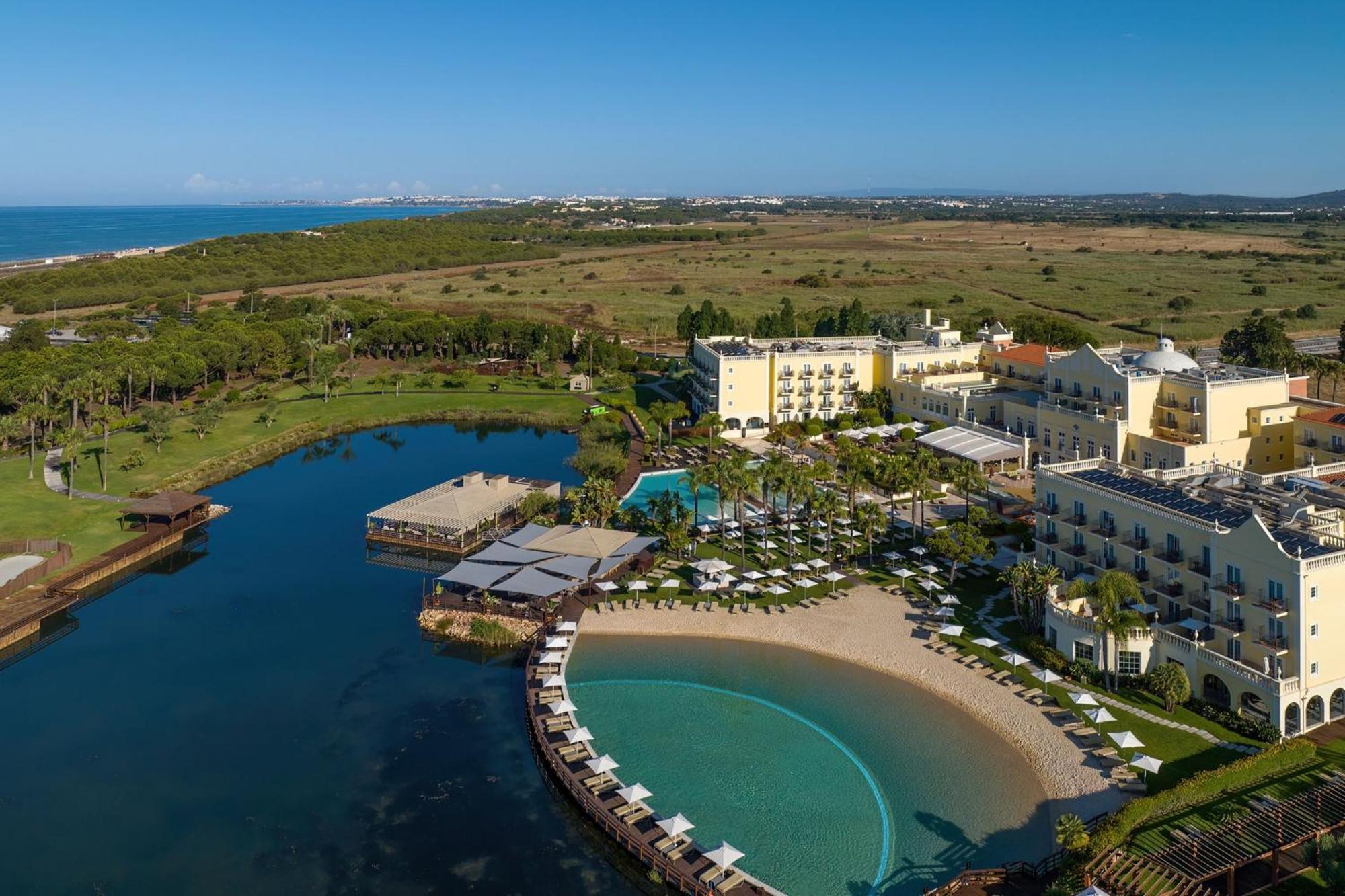 Domes Lake Algarve, Autograph Collection Vilamoura Kültér fotó Aerial view of the resort