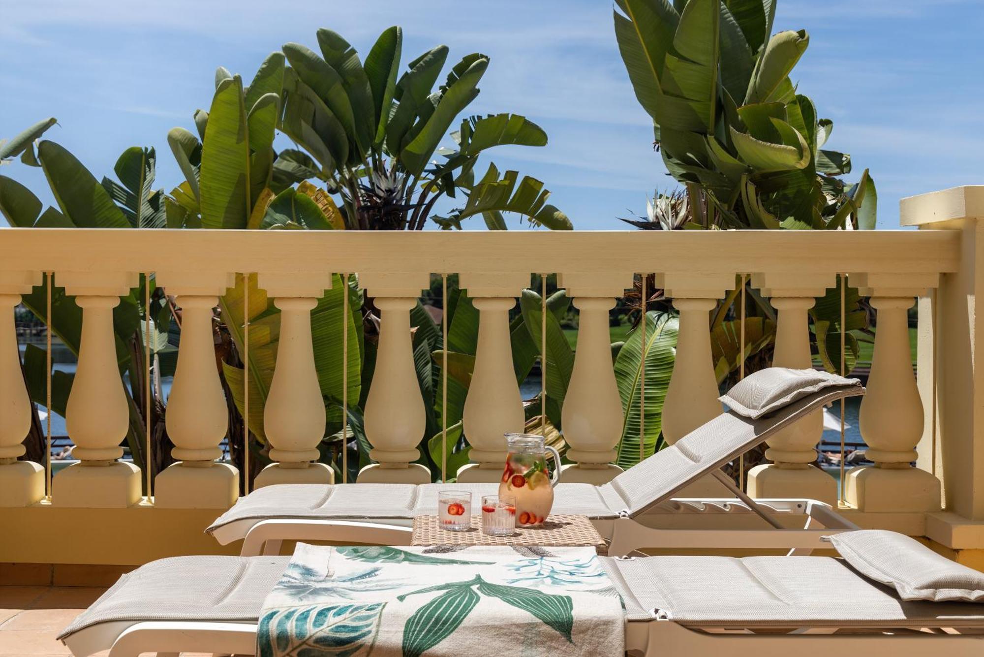 Domes Lake Algarve, Autograph Collection Vilamoura Kültér fotó The hotel's pool