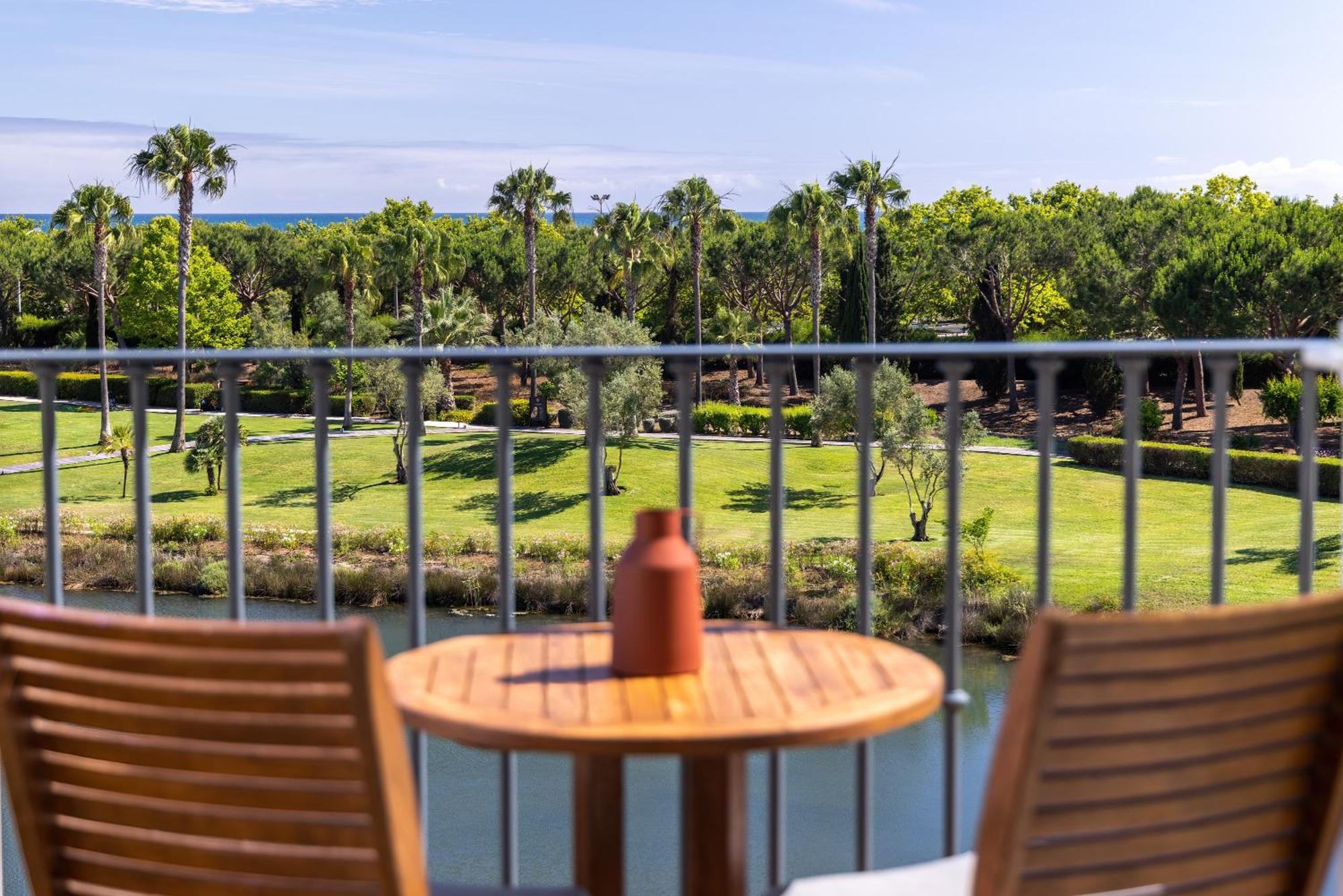 Domes Lake Algarve, Autograph Collection Vilamoura Kültér fotó View from the balcony of a suite at the Hyatt Regency