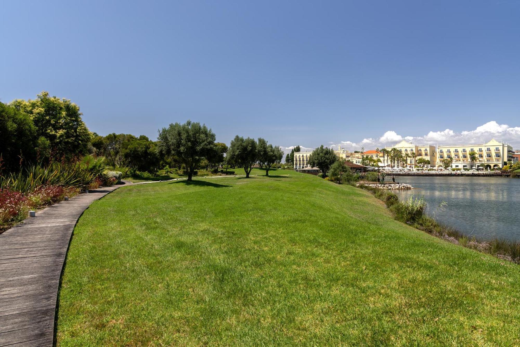 Domes Lake Algarve, Autograph Collection Vilamoura Kültér fotó View of the park