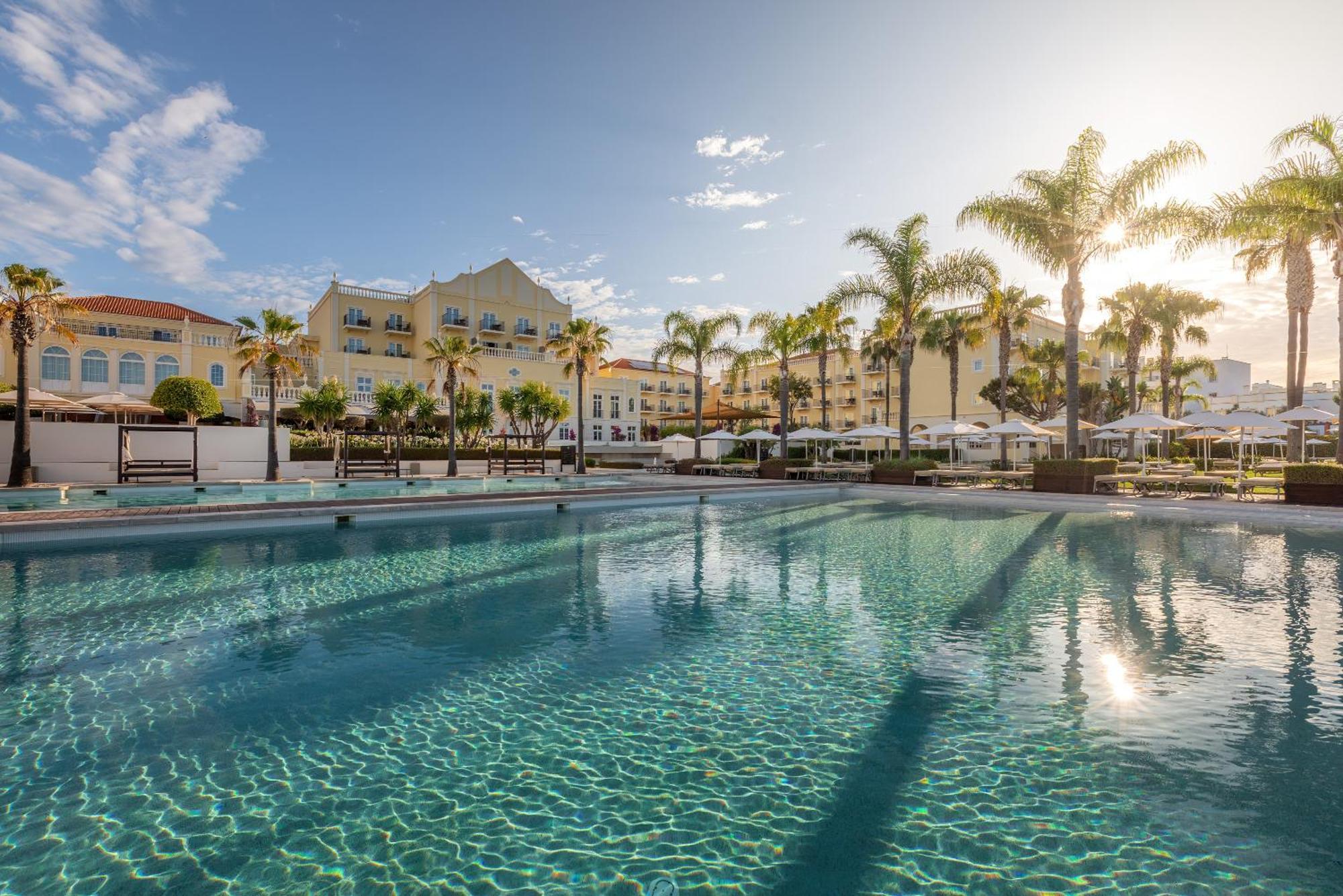 Domes Lake Algarve, Autograph Collection Vilamoura Kültér fotó The swimming pool at the resort