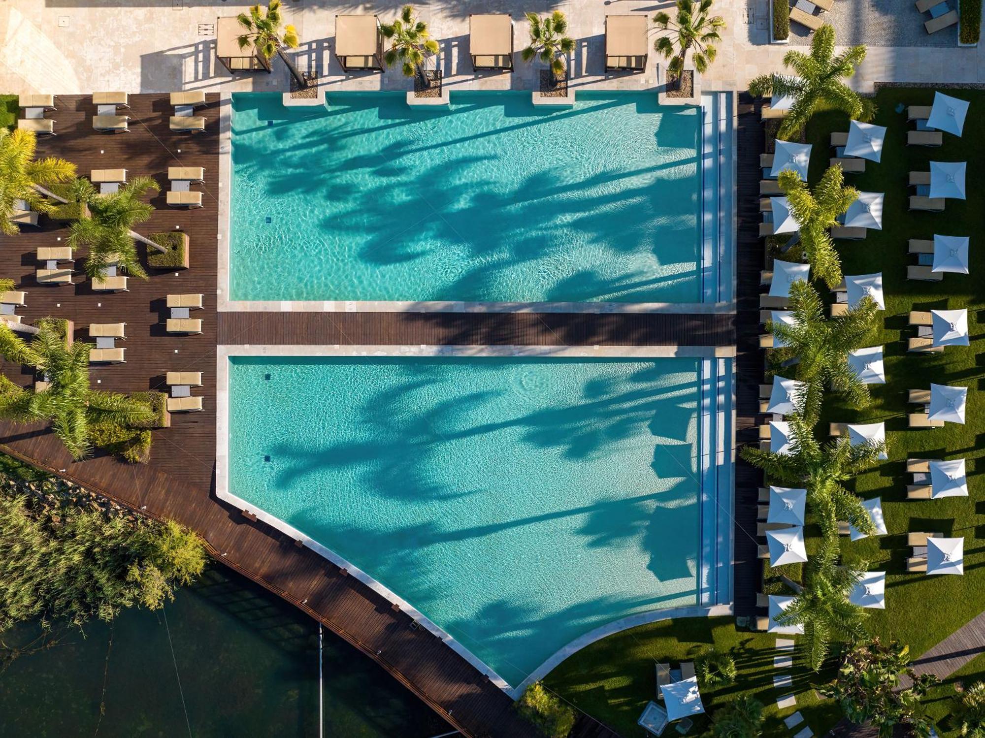Domes Lake Algarve, Autograph Collection Vilamoura Kültér fotó Aerial view of the pool at the Hotel