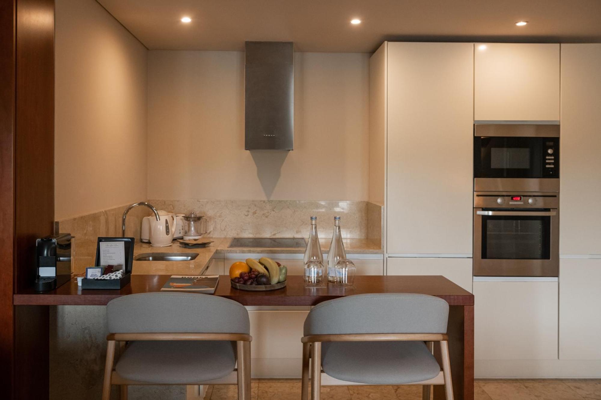 Domes Lake Algarve, Autograph Collection Vilamoura Kültér fotó A kitchen in a serviced apartment